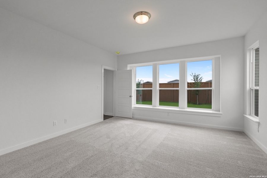 Spacious, unfurnished interior of a new home in Sunflower Ridge, New Braunfels (Image 31).
