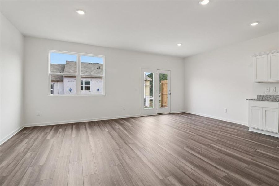 Spacious, unfurnished interior of a new home in Temples Crossing, Davenport (Image 21).