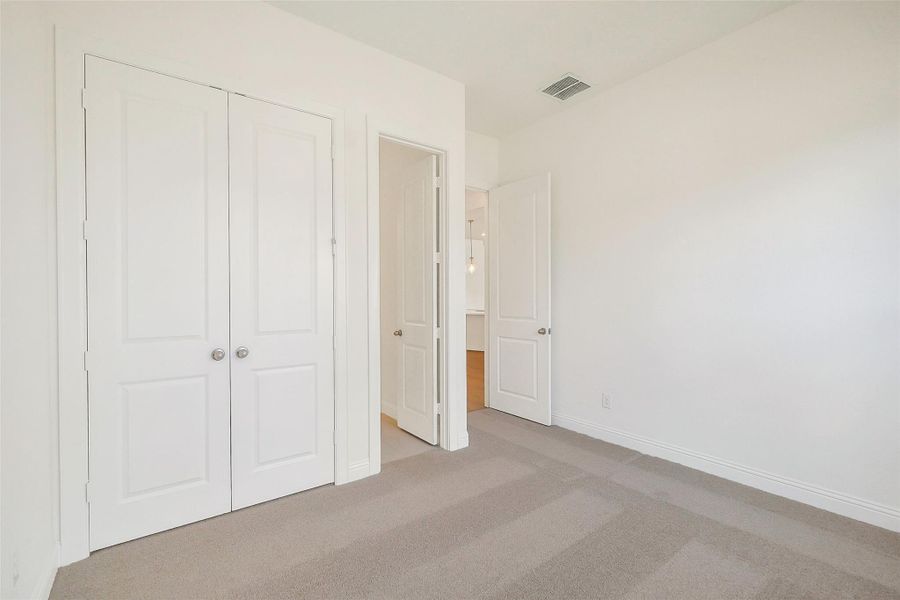 Spacious, unfurnished interior of a new home in Sienna 65', Missouri City (Image 19).