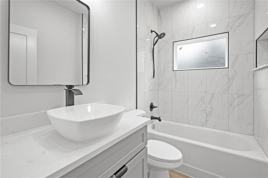 Furnished interior view inside a new home in , Chiefland (Image 11).