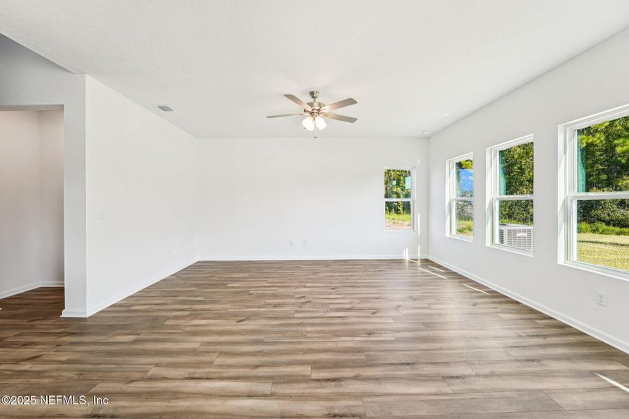 Spacious, unfurnished interior of a new home in Panther Creek, Jacksonville (Image 33).