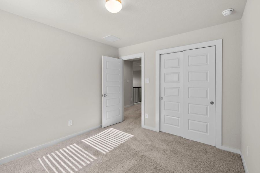 Spacious, unfurnished interior of a new home in Barton Creek Ranch, Conroe (Image 17).