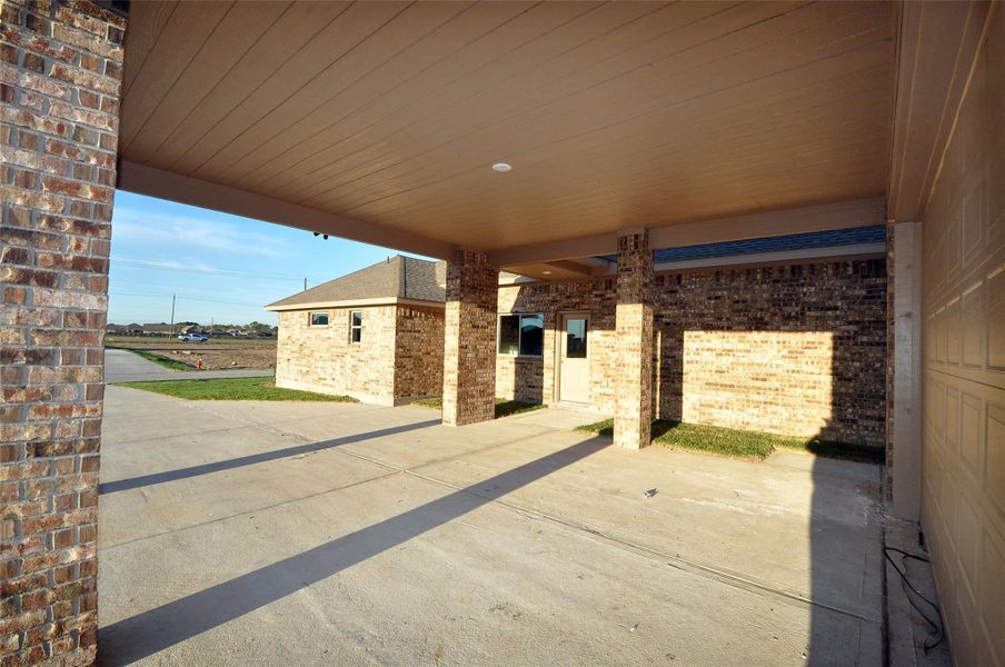 Exterior details and patio area of a home in , League City (Image 20).
