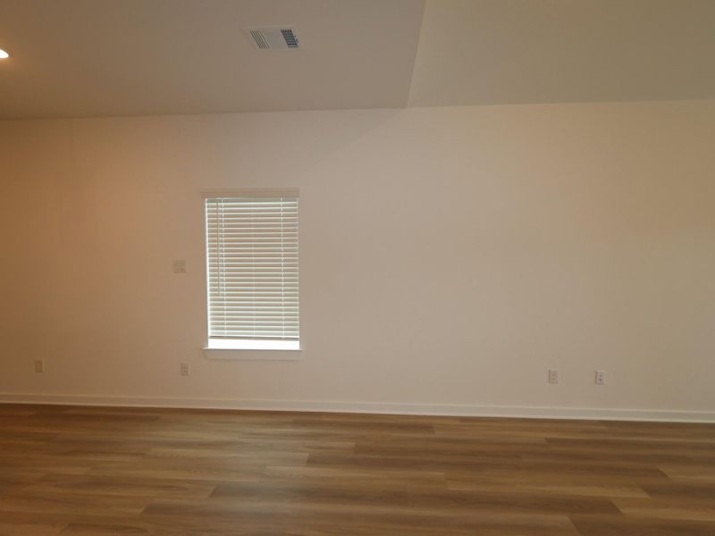 Spacious, unfurnished interior of a new home in Miller's Pond, Rosenberg (Image 32).
