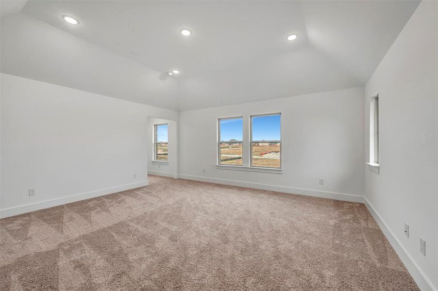 Spacious, unfurnished interior of a new home in Lily Creek at Sutton Fields, Aubrey (Image 30).