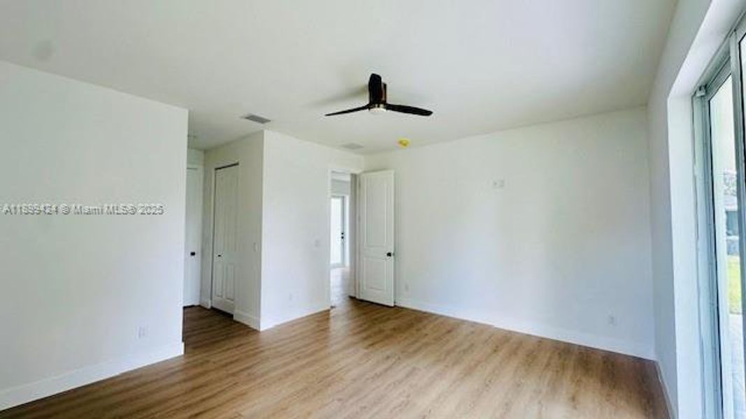 Spacious, unfurnished interior of a new home in , Lake Placid (Image 20).