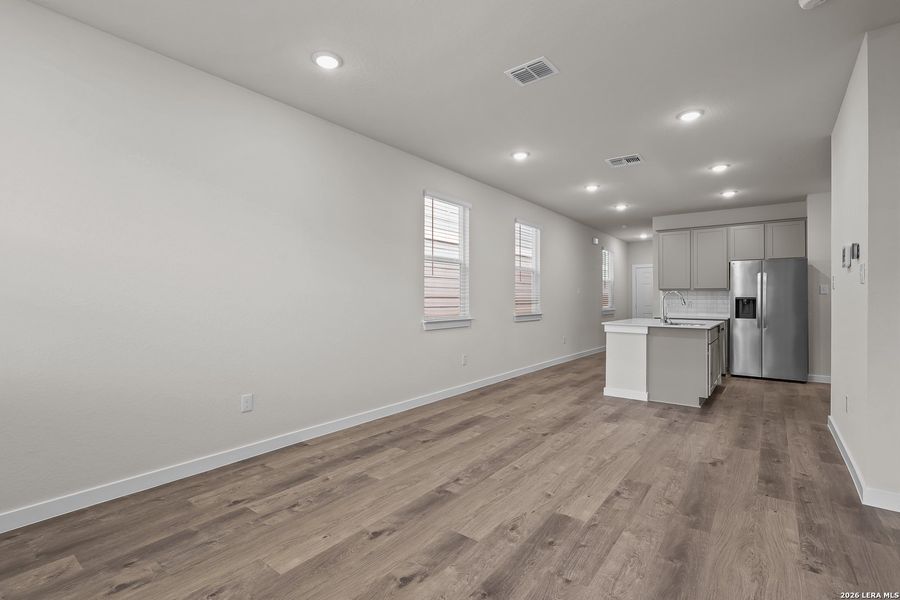 Spacious, unfurnished interior of a new home in Rosemont Hill, San Antonio (Image 23).