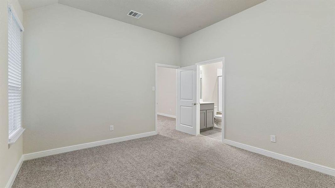 Spacious, unfurnished interior of a new home in Lakeview Pointe, Grand Prairie (Image 34). Spacious, unfurnished interior of a new home in Lakeview Pointe, Grand Prairie (Image 34).