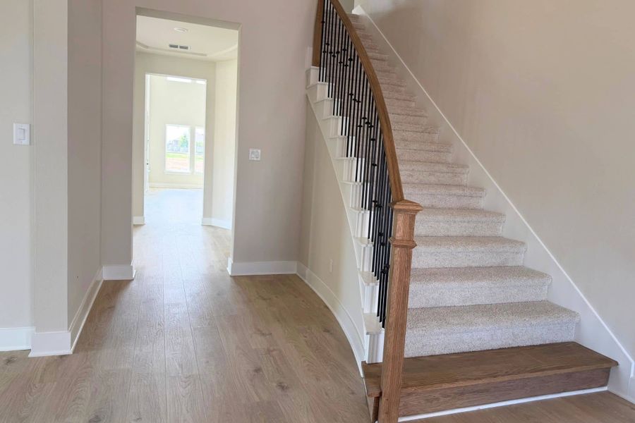Spacious, unfurnished interior of a new home in Ridge Park Estates, Royse City (Image 8).