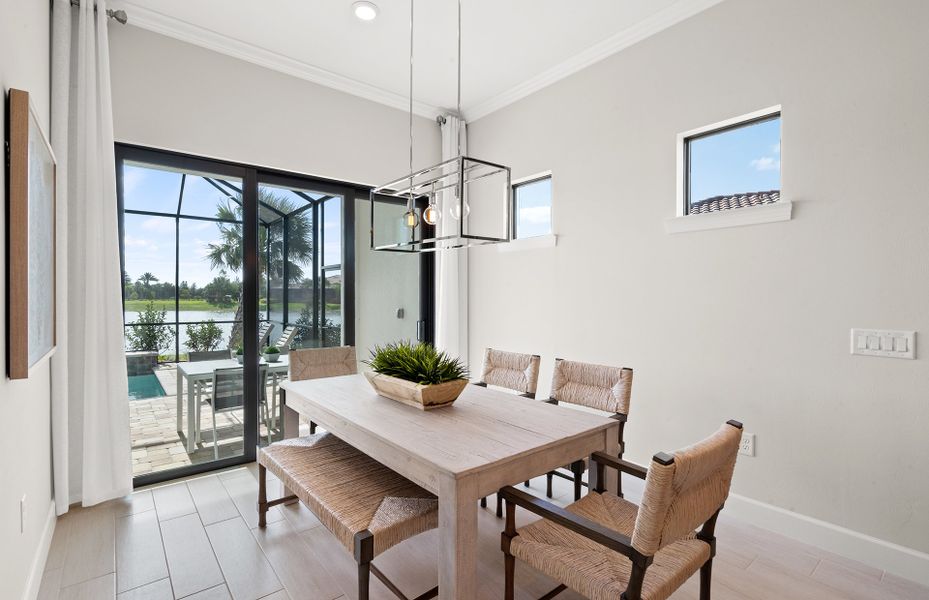 Café with Lanai Access Café with Lanai Access