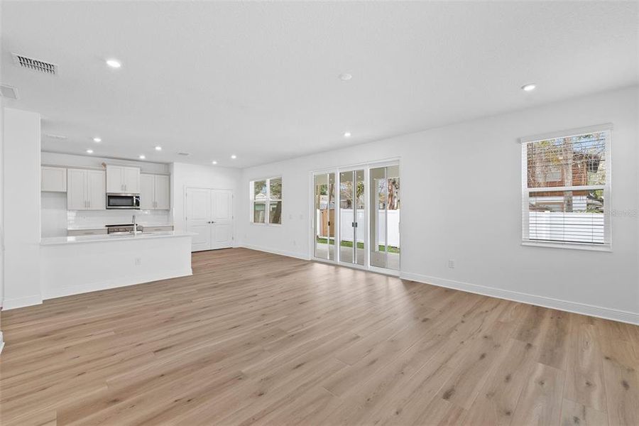 Spacious, unfurnished interior of a new home in , St. Petersburg (Image 25).