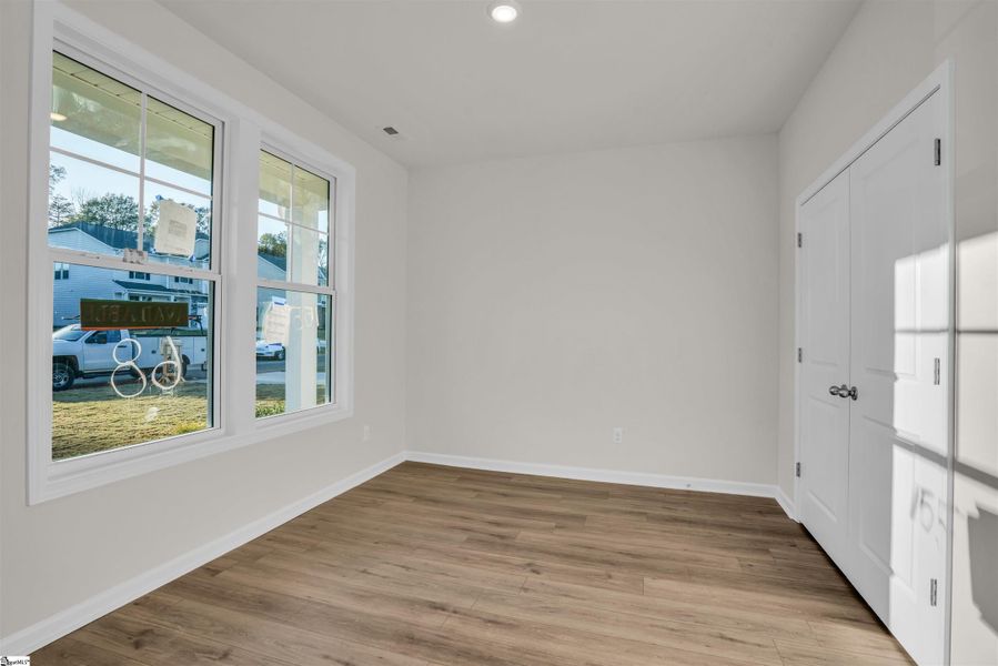 Spacious, unfurnished interior of a new home in Lynbrook, Boiling Springs (Image 12).