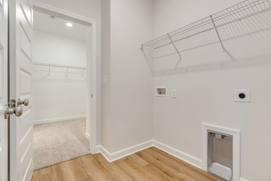 Representative unfurnished interior of a home built from the Elizabeth by CJL Homes in McCarthy Estates, Defuniak Springs (Image 41).
