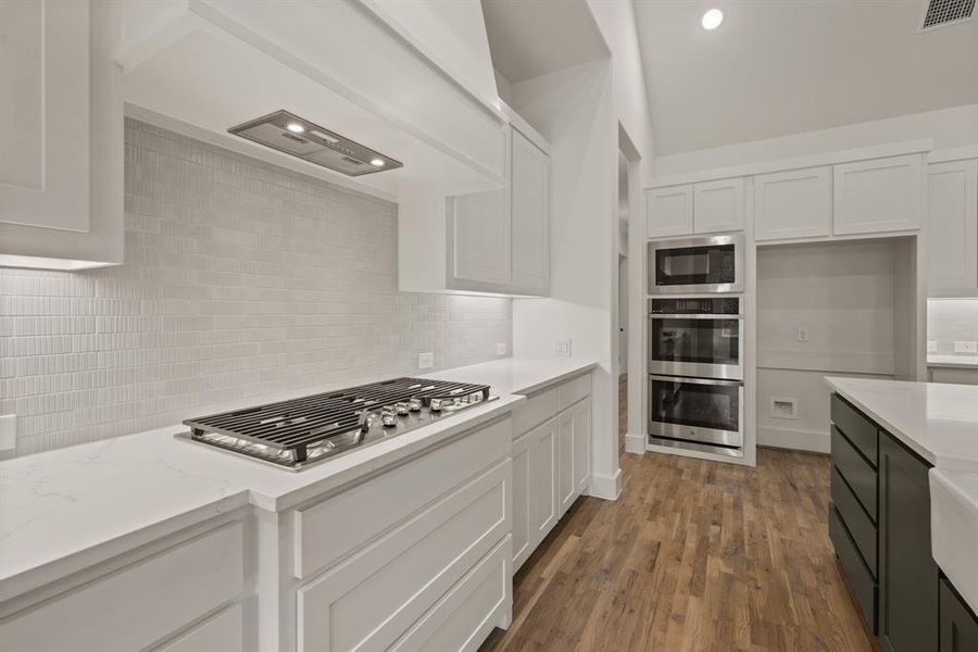 Furnished interior view inside a new home in Rolling Creek Ranch, Aledo (Image 6). Furnished interior view inside a new home in Rolling Creek Ranch, Aledo (Image 6).
