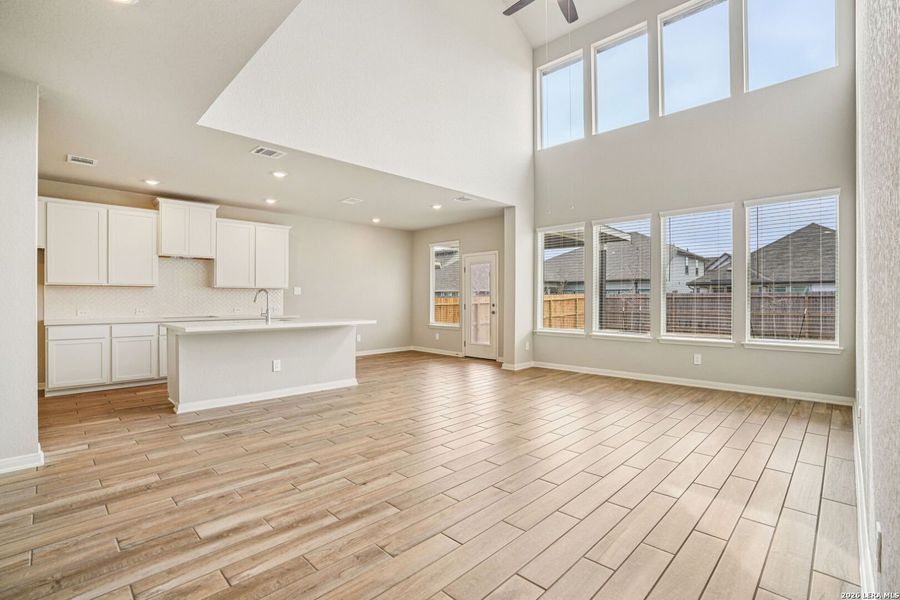 Spacious, unfurnished interior of a new home in Estancia Ranch - Classic Series, San Antonio (Image 49).
