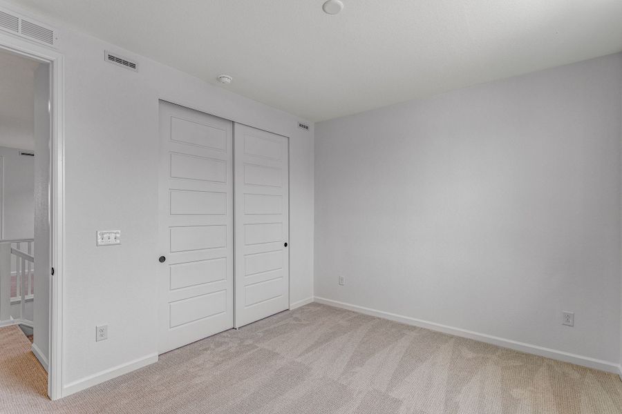 Spacious, unfurnished interior of a new home in Sugar Mill Village, Longmont (Image 13).