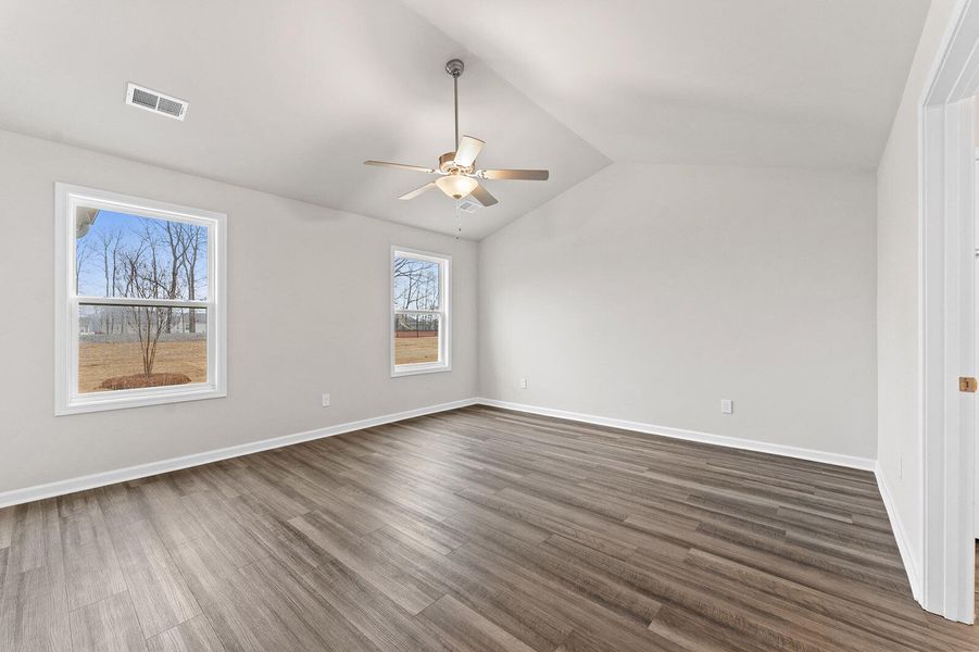 Spacious, unfurnished interior of a new home in Six Oaks, Summerville (Image 19).
