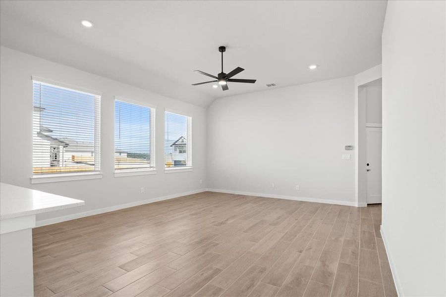 Spacious, unfurnished interior of a new home in Meyer Ranch, New Braunfels (Image 18).