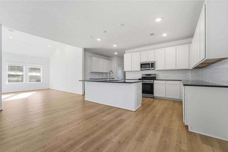 Furnished interior view inside a new home in Magnolia Springs, Montgomery (Image 9).