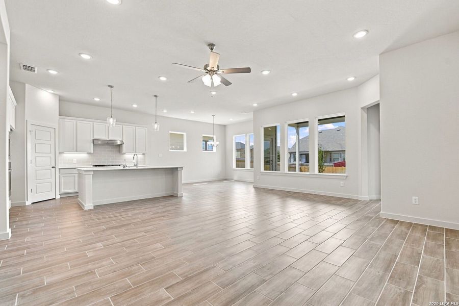 Spacious, unfurnished interior of a new home in Rhine Valley, Schertz (Image 21). Spacious, unfurnished interior of a new home in Rhine Valley, Schertz (Image 21).