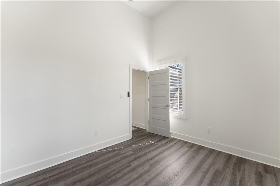 Spacious, unfurnished interior of a new home in , Gainesville (Image 24).