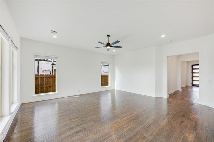 Spacious, unfurnished interior of a new home in Wildflower Ranch 60-65, Fort Worth (Image 25). Spacious, unfurnished interior of a new home in Wildflower Ranch 60-65, Fort Worth (Image 25).