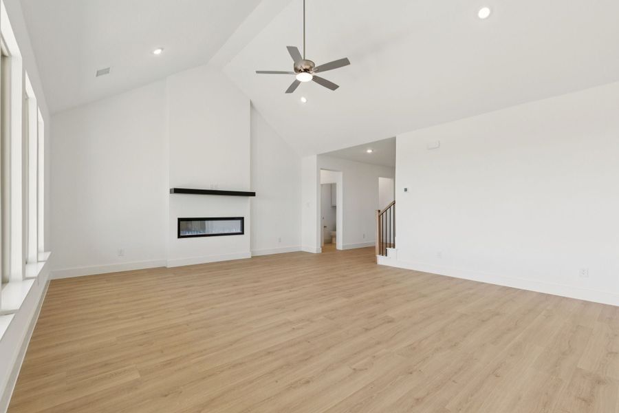 Spacious, unfurnished interior of a new home in Lakeway Estates, Waxahachie (Image 18). Spacious, unfurnished interior of a new home in Lakeway Estates, Waxahachie (Image 18).