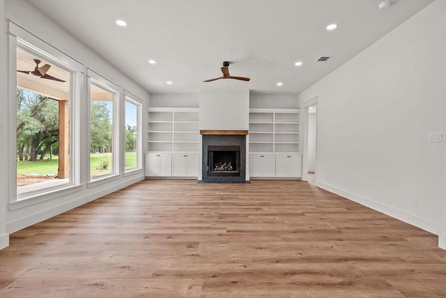 Spacious, unfurnished interior of a new home in , Weatherford (Image 18).