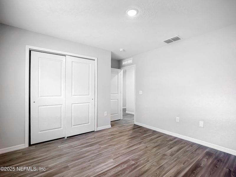 Spacious, unfurnished interior of a new home in , Jacksonville (Image 17).