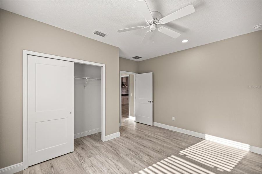 Spacious, unfurnished interior of a new home in , Ocala (Image 14).