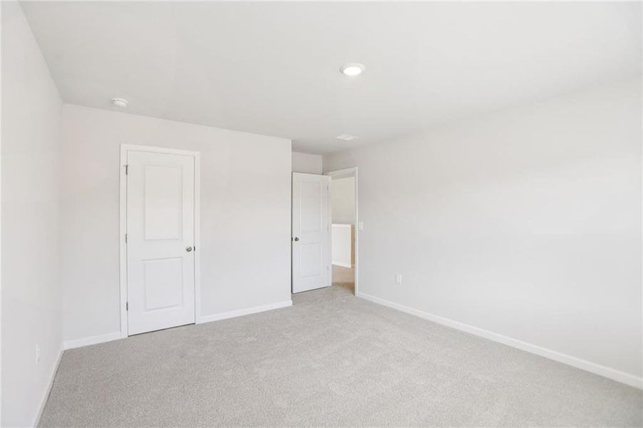 Spacious, unfurnished interior of a new home in Westmont Preserve, Powder Springs (Image 39).