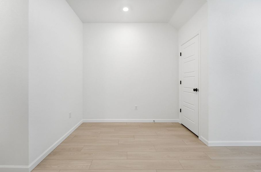Spacious, unfurnished interior of a new home in Trailstone, Arvada (Image 23).