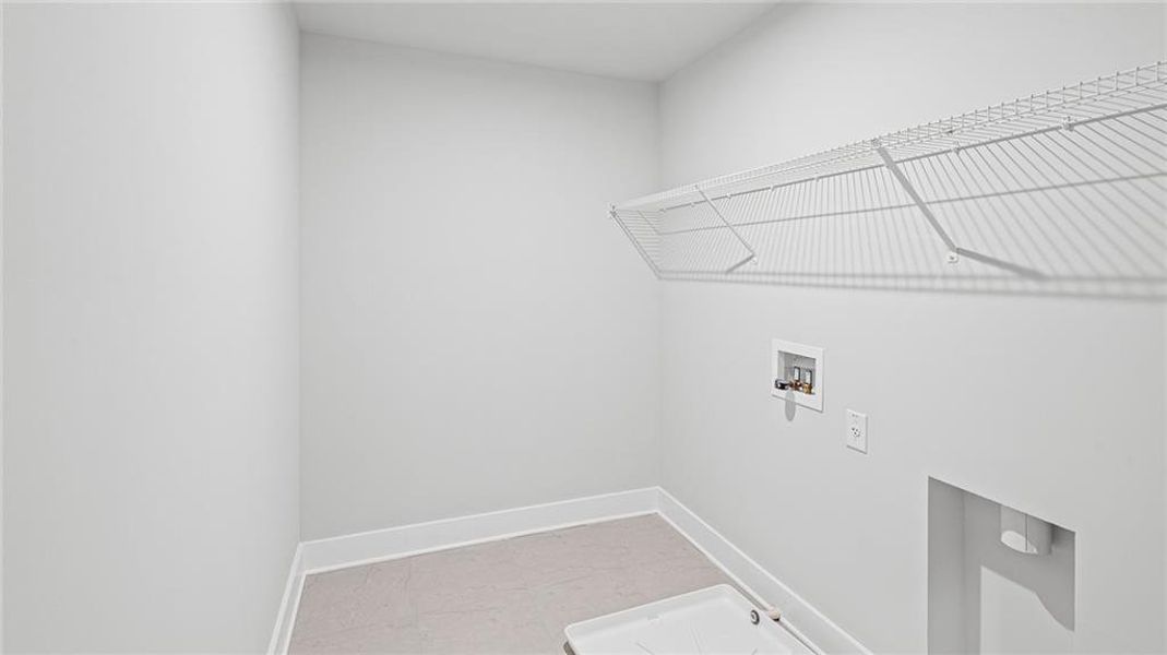 Spacious, unfurnished interior of a new home in Hunters Creek, Flowery Branch (Image 12).