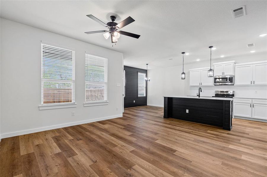 Spacious, unfurnished interior of a new home in , Celeste (Image 39).