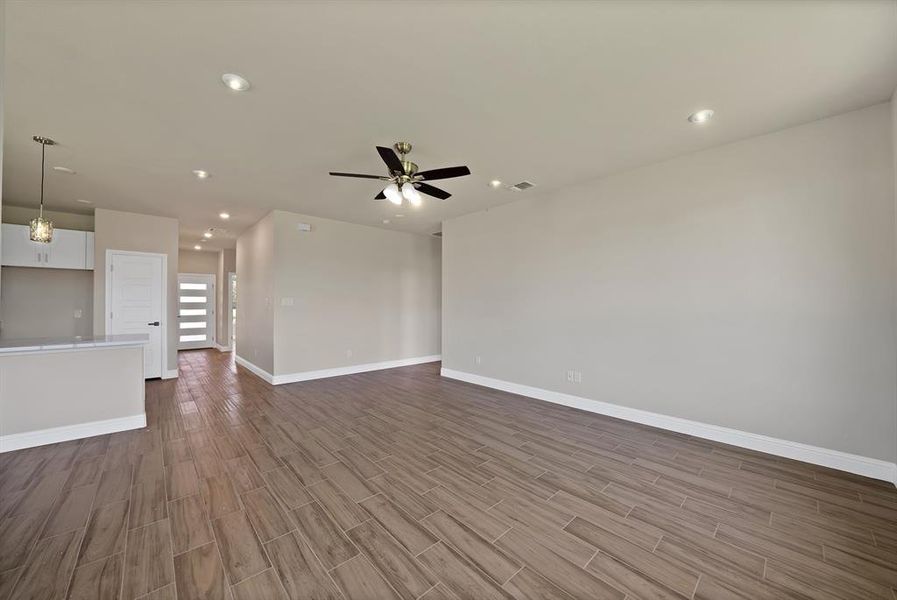 Spacious, unfurnished interior of a new home in , Granbury (Image 19).
