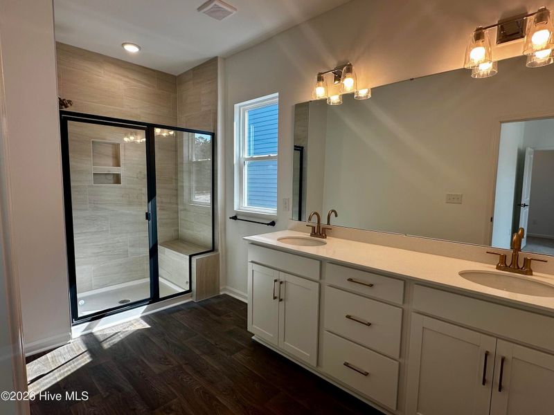 Furnished interior view inside a new home in Fords Reach, Bolivia (Image 15).