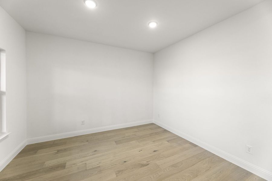 Spacious, unfurnished interior of a new home in Meadow Run, Melissa (Image 16).