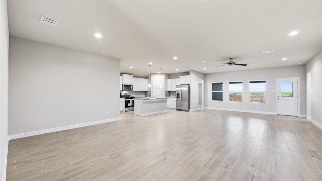 Spacious, unfurnished interior of a new home in Parkerville Meadows, DeSoto (Image 15).