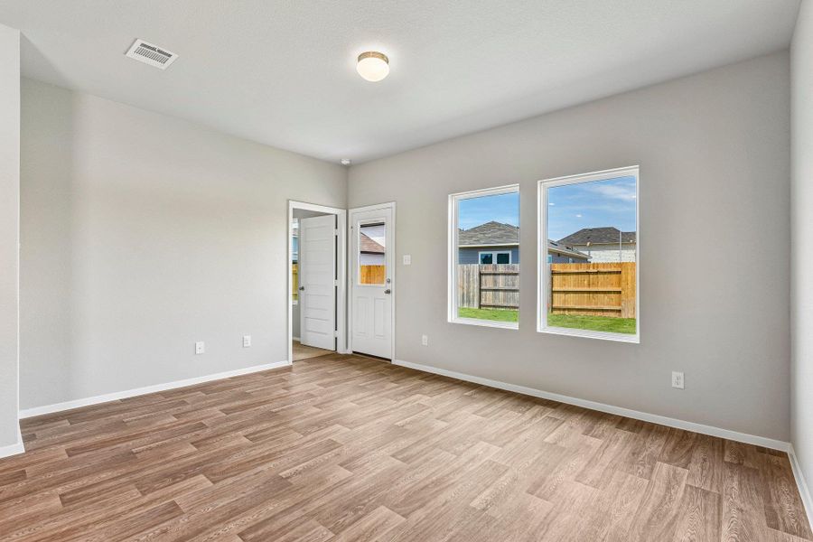 Spacious, unfurnished interior of a new home in Cascade, Liberty Hill (Image 14).