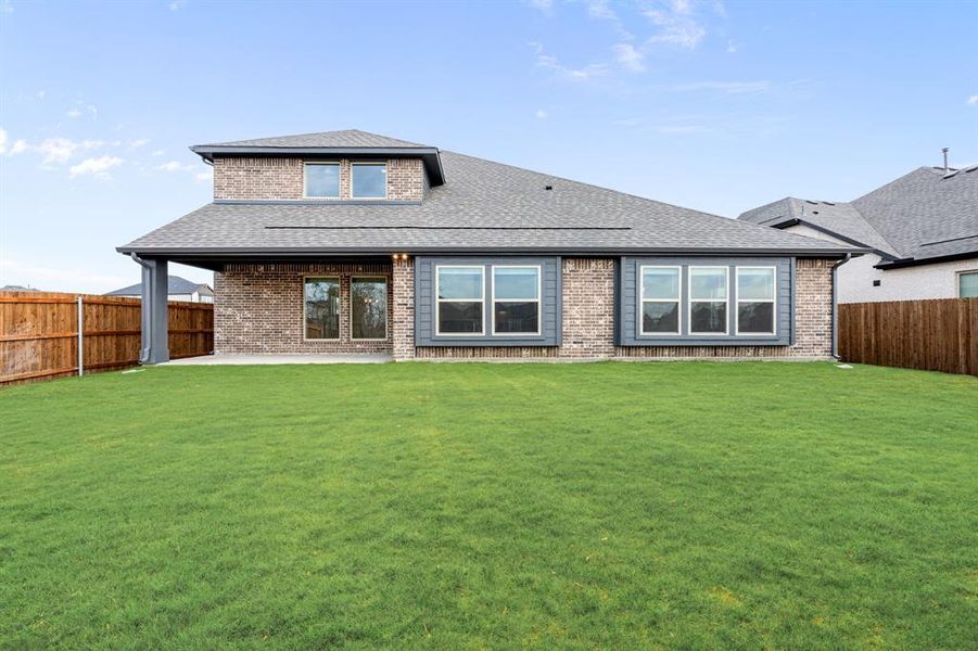 Exterior details and patio area of a home in Sonoma Verde, McLendon-Chisholm (Image 3).