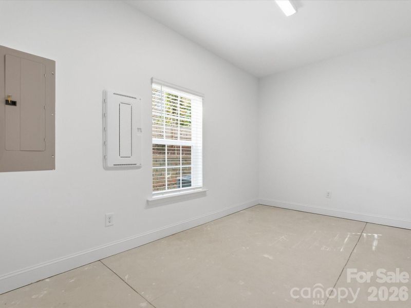 Spacious, unfurnished interior of a new home in Sycamore Trail, Matthews (Image 33).