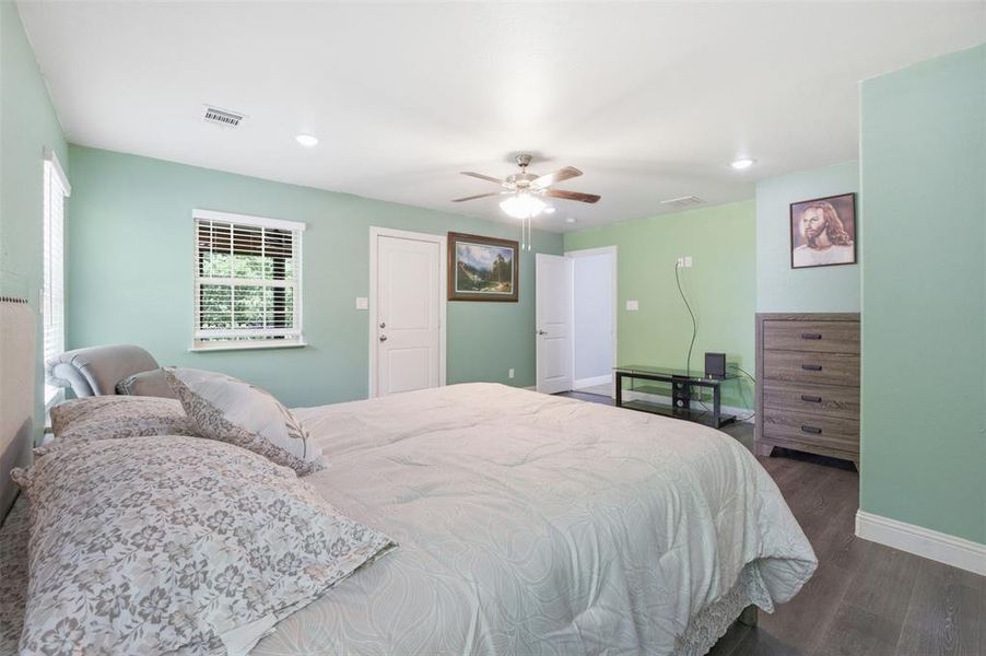 Furnished interior view inside a new home in , Mabank (Image 26).