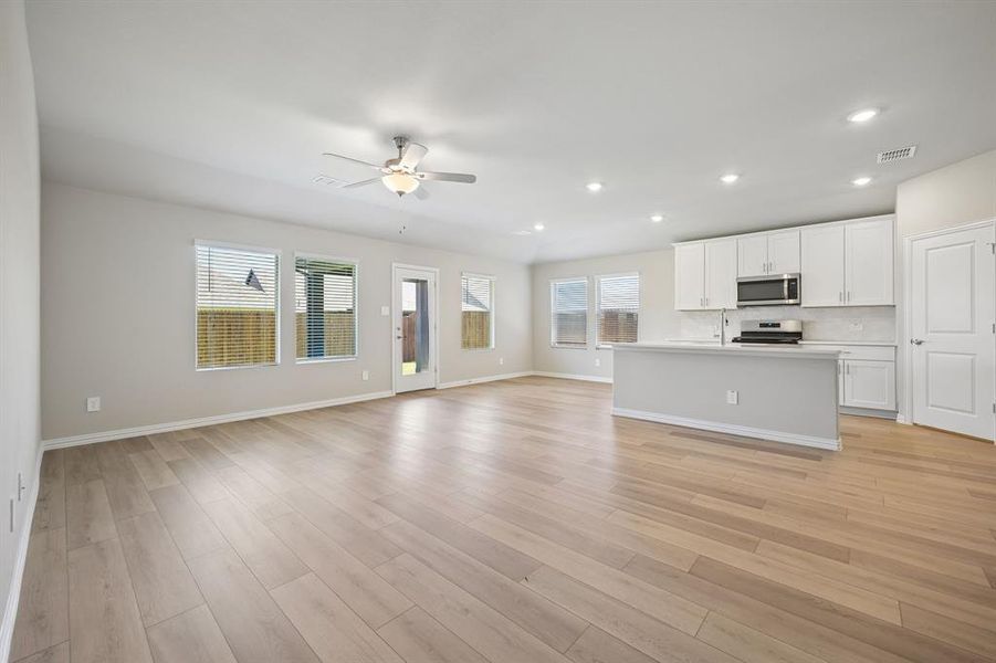 Spacious, unfurnished interior of a new home in Parks at Foster Crossing - Signature Series, Anna (Image 21). Spacious, unfurnished interior of a new home in Parks at Foster Crossing - Signature Series, Anna (Image 21).