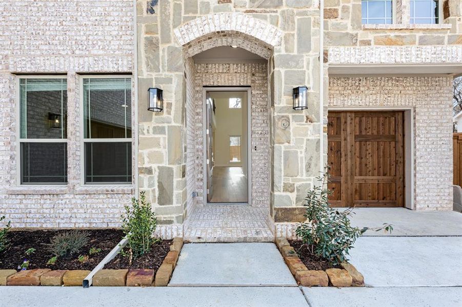 Exterior details and patio area of a home in Rockwood, Mansfield (Image 27).