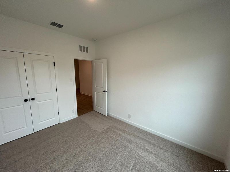 Spacious, unfurnished interior of a new home in Hennersby Hollow, San Antonio (Image 18).