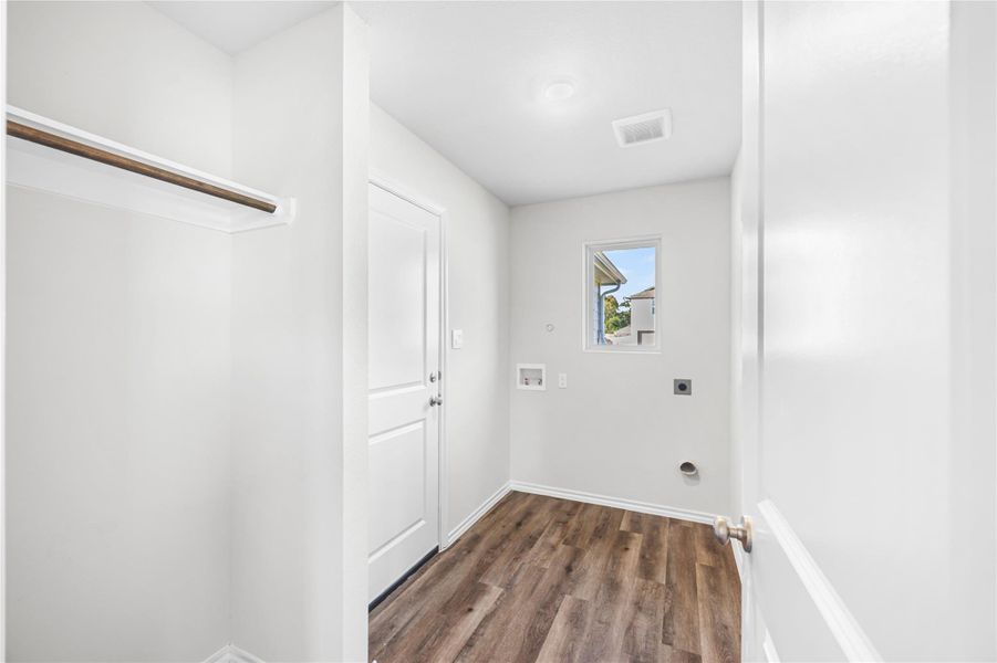 Spacious, unfurnished interior of a new home in Hill & Dale Ranch, Splendora (Image 24).