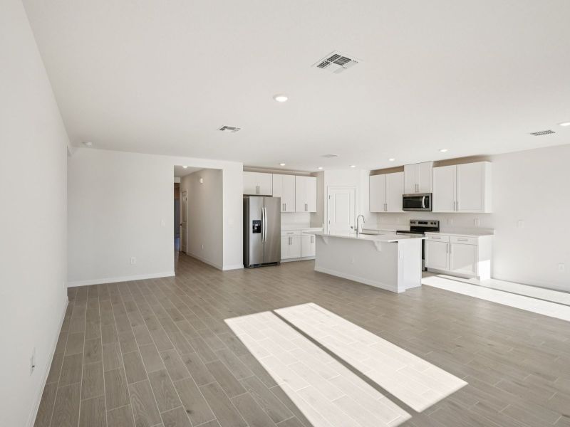 Spacious, unfurnished interior of a new home in Oakfield Trails - Classic Series, Parrish (Image 9).