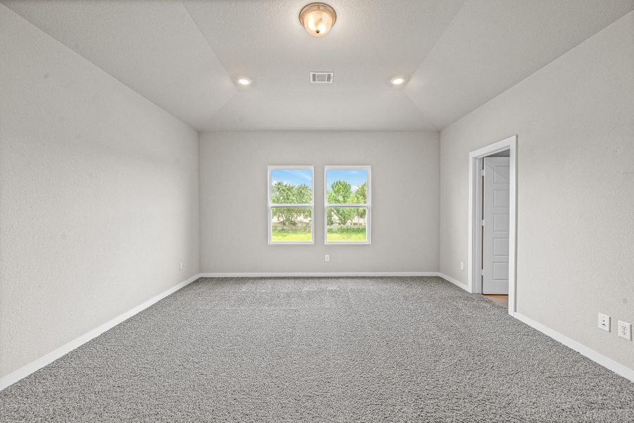 Spacious, unfurnished interior of a new home in , Houston (Image 11).