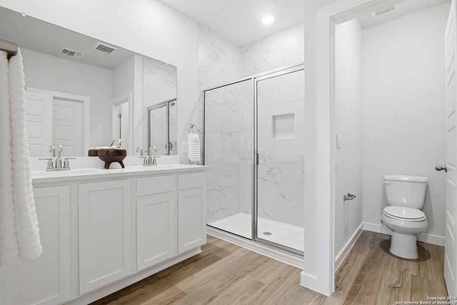 Furnished interior view inside a new home in Highland Ridge, New Braunfels (Image 10).