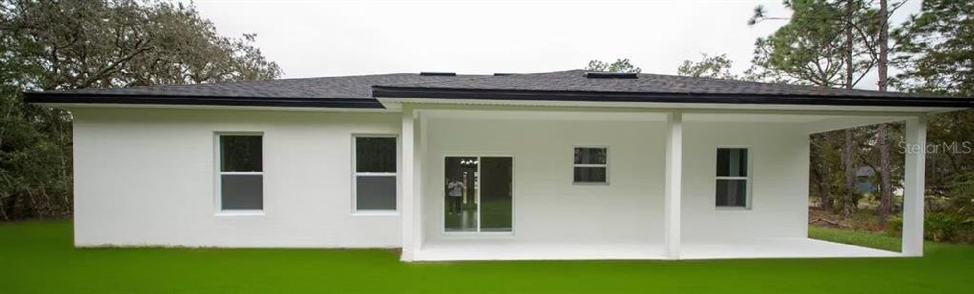Exterior details and patio area of a home in , Citrus Springs (Image 17).